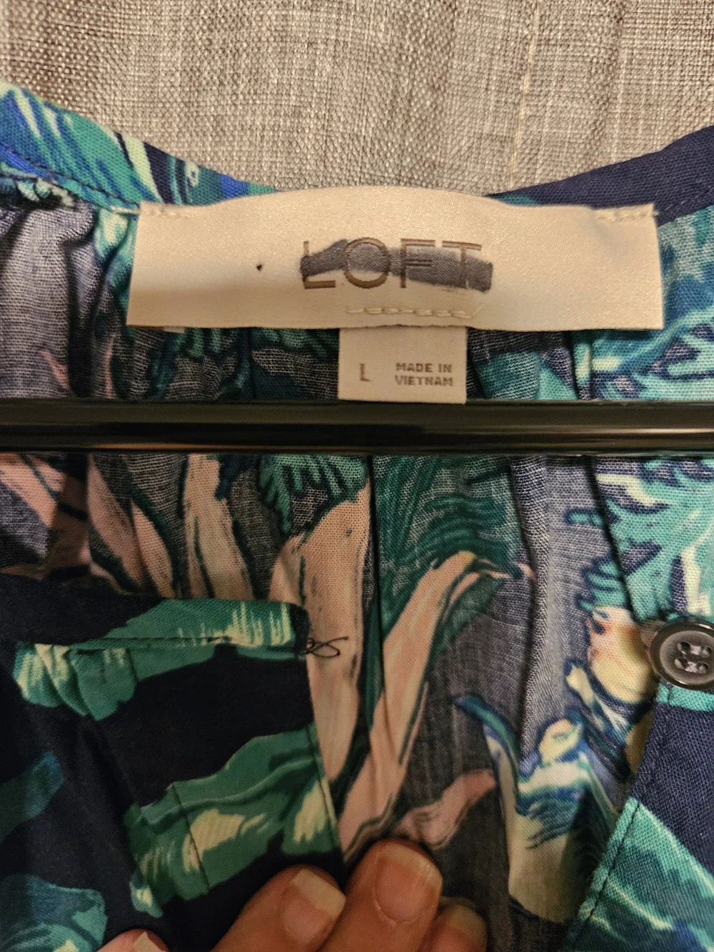🤑LOFT Navy Tropical V-Neck Top with Green & Coral Leaf Print